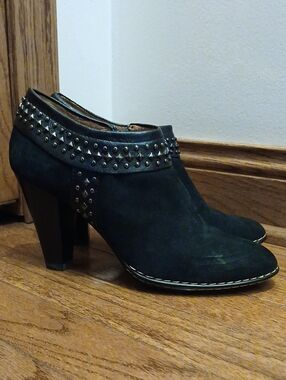Sofft Black Suede Studded Ankle Booties 8.5M